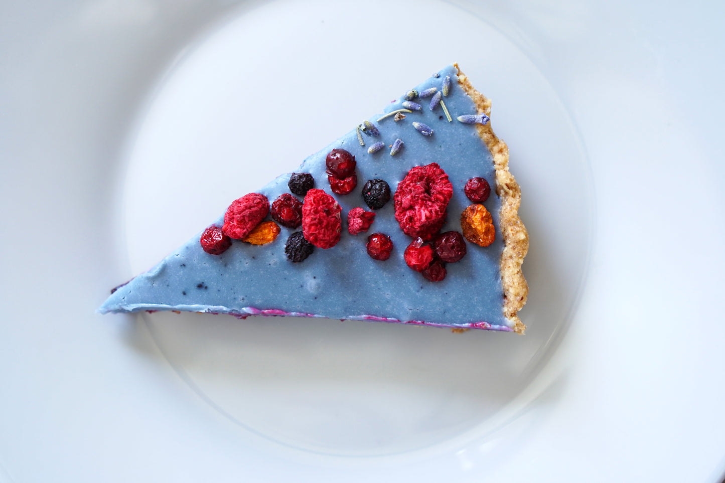 Blauer Beerenkuchen mit Wildheidelbeerpulver von myfruits