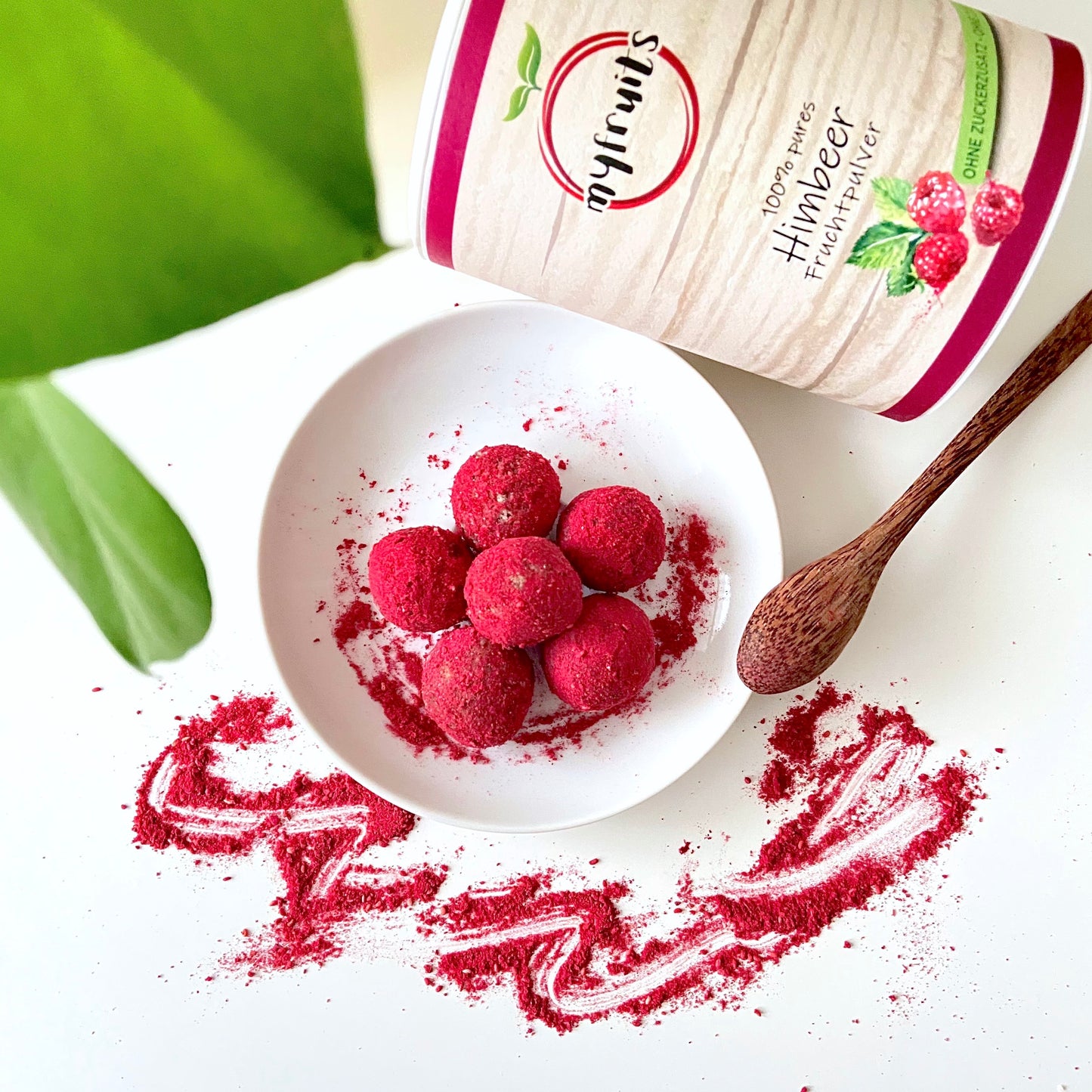 Fruchtige saftige Himbeer Energy Balls