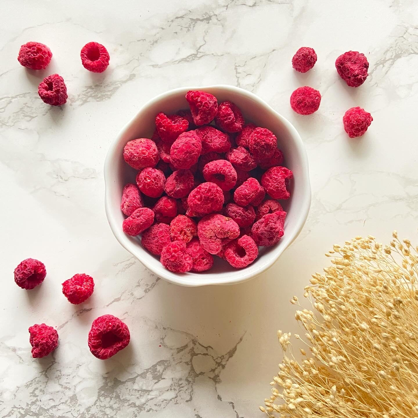 Gefriergetrocknete Himbeeren, B-Ware.