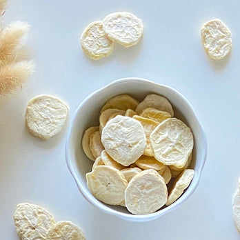 Gefriergetrocknete Bio Bananenchips.