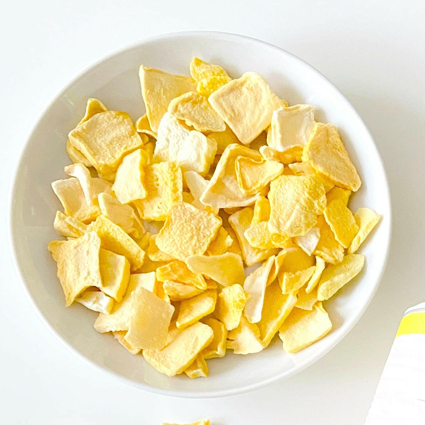 Gefriergetrocknete Bio Mangochips.